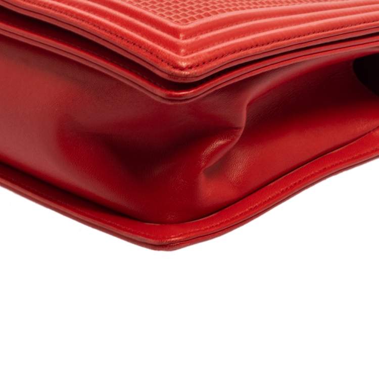 مملوكة مسبقًا Chanel Red Cube Embossed Leather New Medium Boy Flap Bag