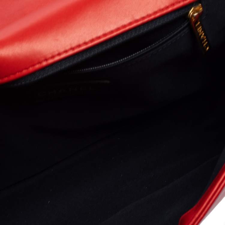 مملوكة مسبقًا Chanel Red Cube Embossed Leather New Medium Boy Flap Bag