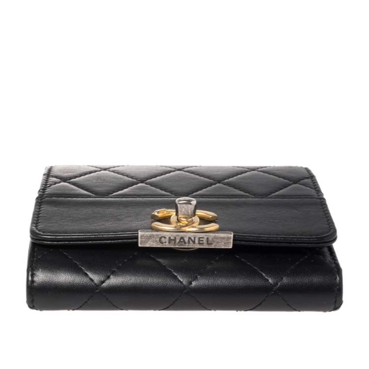 Pre Owned Chanel Black Quilted Leather CC Trifold Wallet