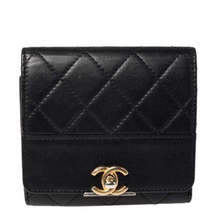 Pre Owned Chanel Black Quilted Leather CC Trifold Wallet