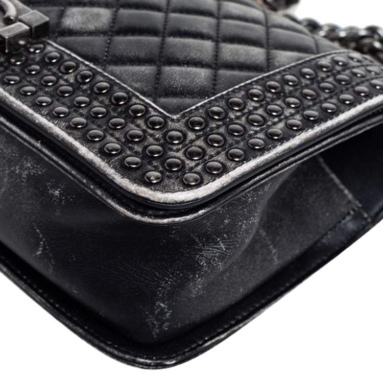 مملوكة مسبقًا Chanel Black/Grey Quilted Leather Medium Boy Studded Flap Bag