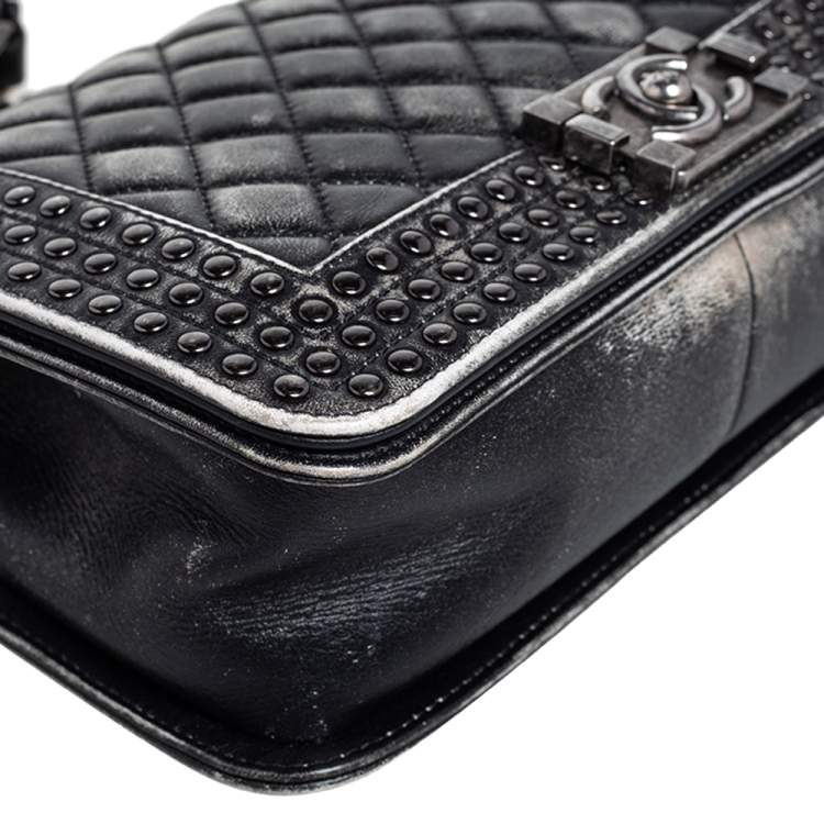 مملوكة مسبقًا Chanel Black/Grey Quilted Leather Medium Boy Studded Flap Bag