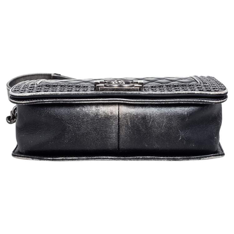 مملوكة مسبقًا Chanel Black/Grey Quilted Leather Medium Boy Studded Flap Bag