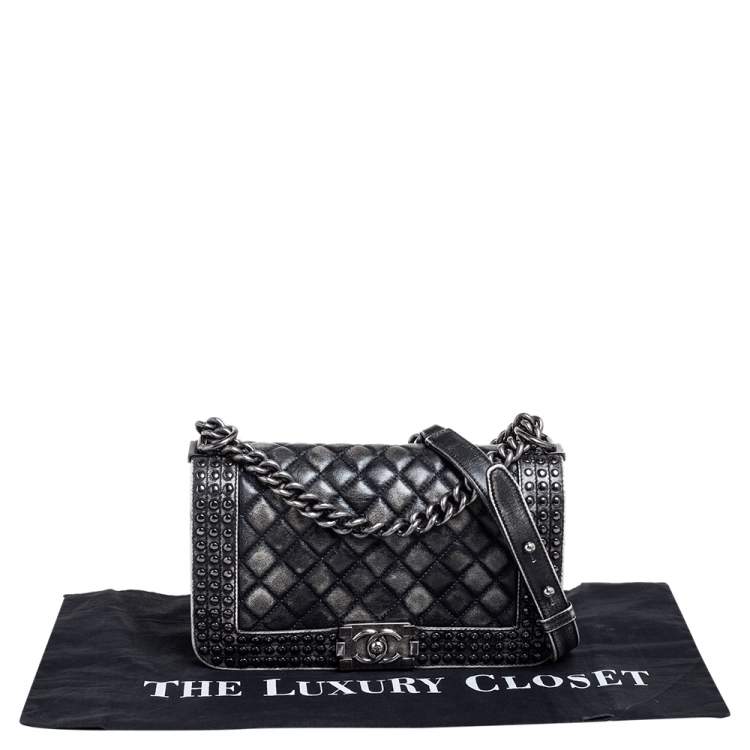 مملوكة مسبقًا Chanel Black/Grey Quilted Leather Medium Boy Studded Flap Bag