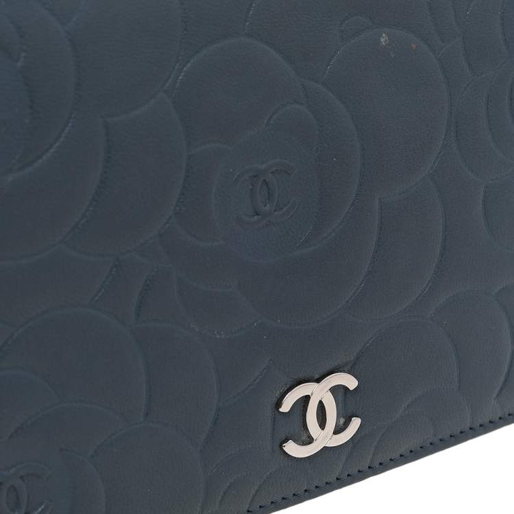 Pre Owned Chanel Grey Camellia Embossed Leather L Yen Wallet