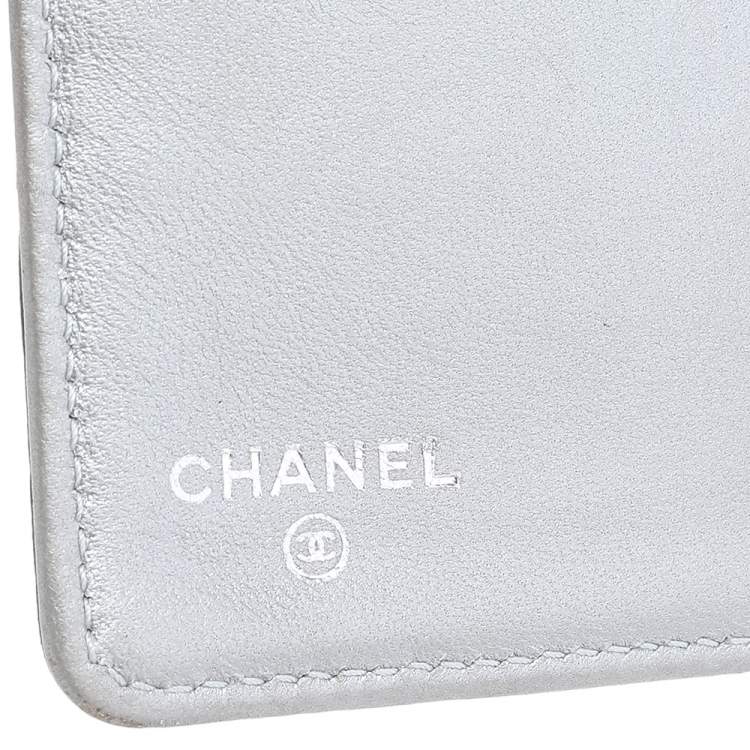 Pre Owned Chanel Grey Camellia Embossed Leather L Yen Wallet