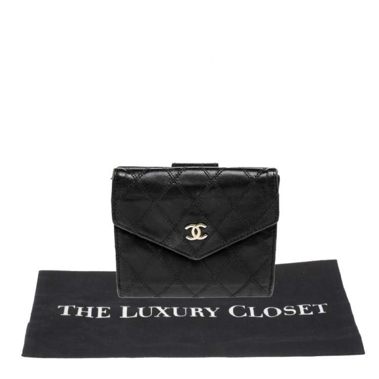 مملوكة مسبقًا Chanel Black Double Quilted Leather Vintage Trifold Wallet