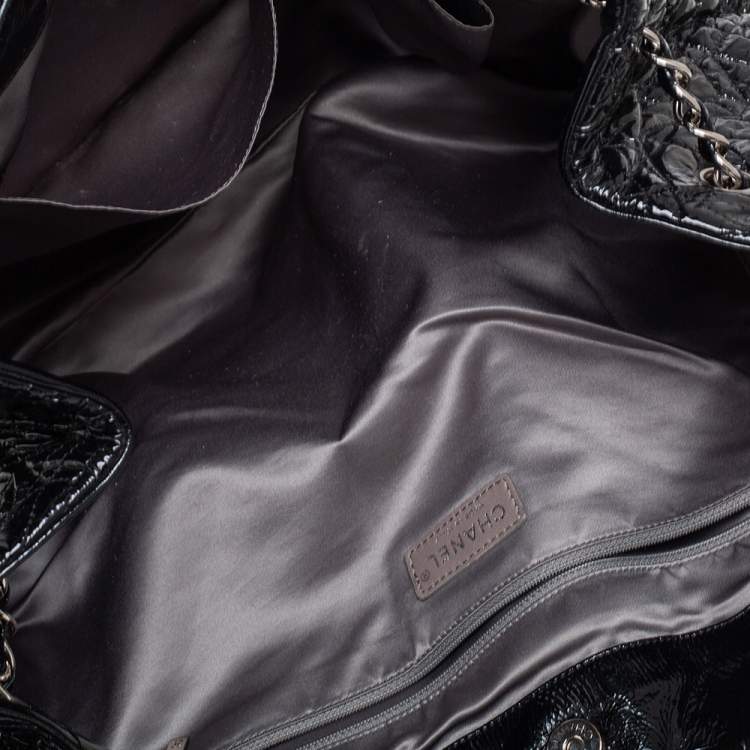 Pre Owned Chanel Black Camellia Embossed Patent Vinyl Accordion Hobo