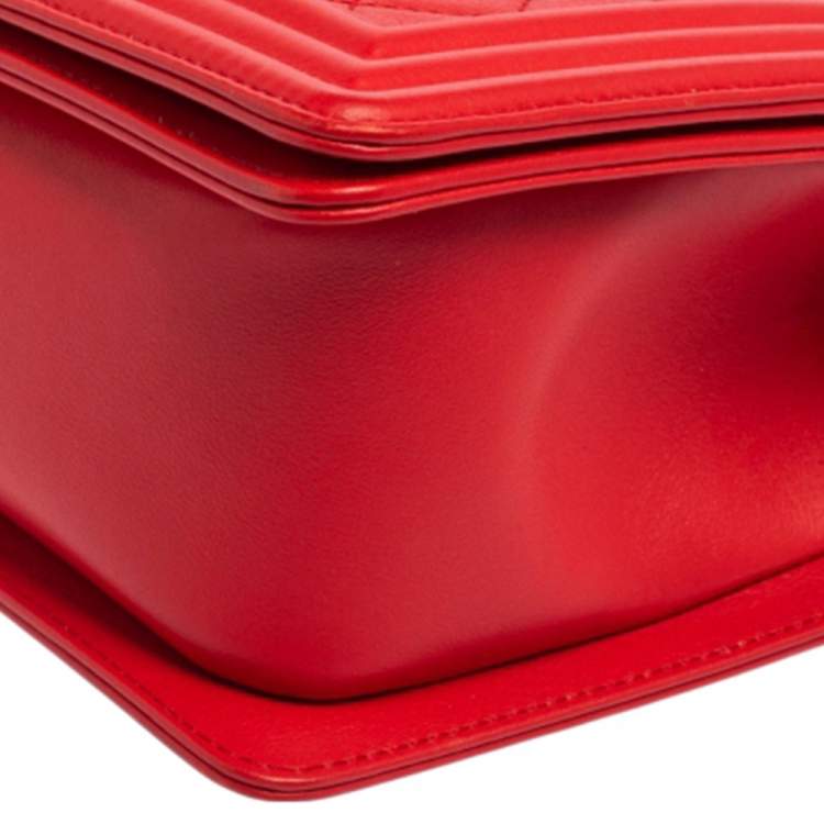 Pre Owned Chanel Red Quilted Leather Medium Boy Flap Bag