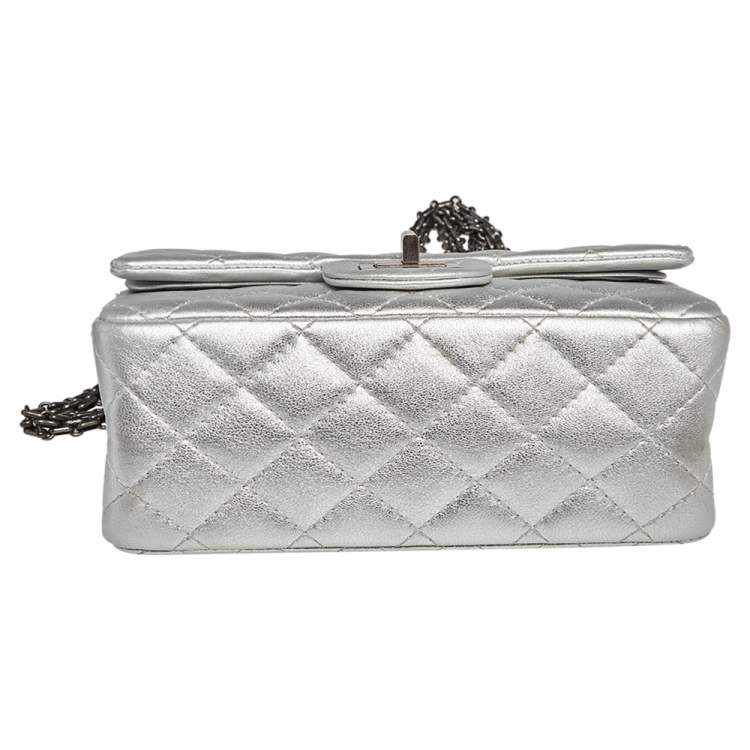 Pre Owned Chanel Silver Quilted Leather Reissue 2.55 Classic 224 Flap Bag