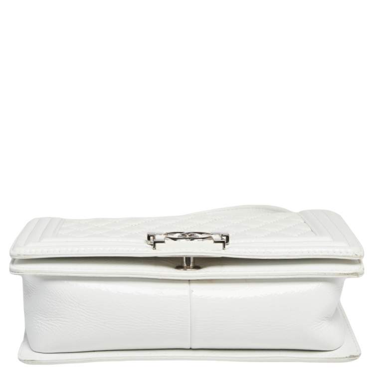 مملوكة مسبقًا Chanel White Quilted Leather Medium Boy Flap Bag