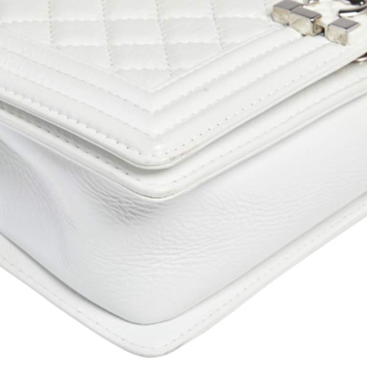مملوكة مسبقًا Chanel White Quilted Leather Medium Boy Flap Bag