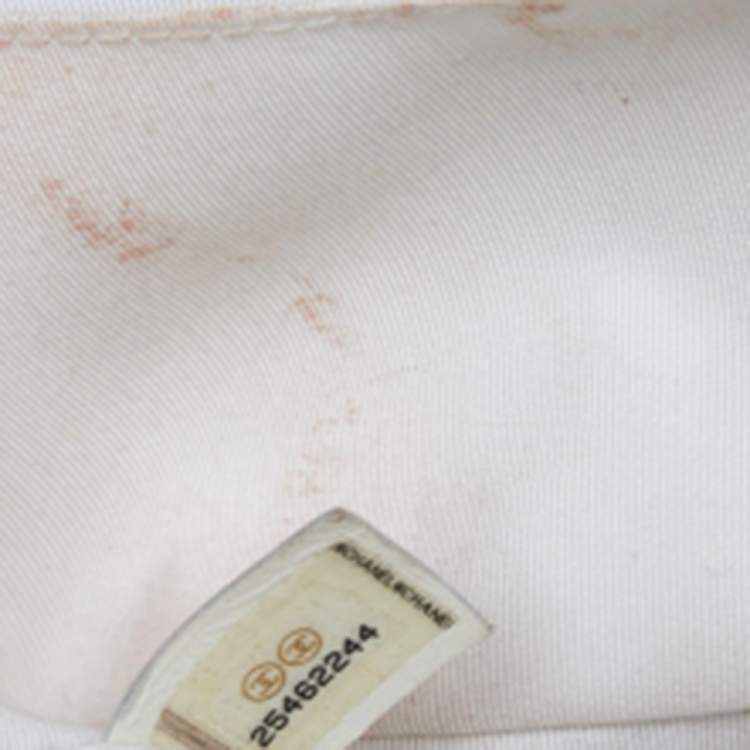 مملوكة مسبقًا Chanel White Quilted Leather Medium Boy Flap Bag