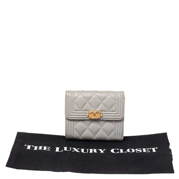 Pre Owned Chanel Grey Quilted Caviar Leather Boy Wallet