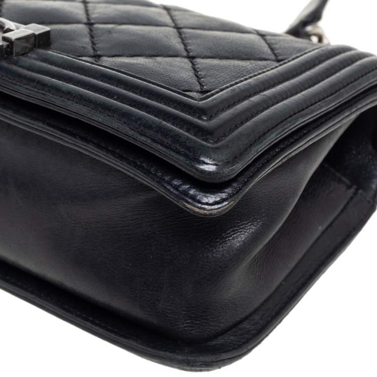 مملوكة مسبقًا Chanel Black Quilted Leather Medium Boy Bag