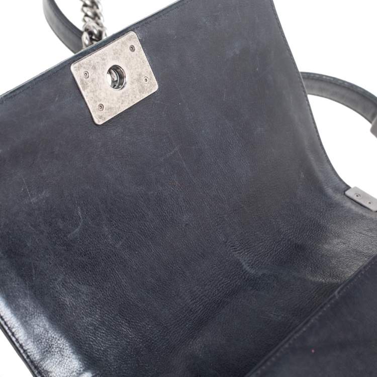 مملوكة مسبقًا Chanel Black Quilted Leather Medium Boy Bag