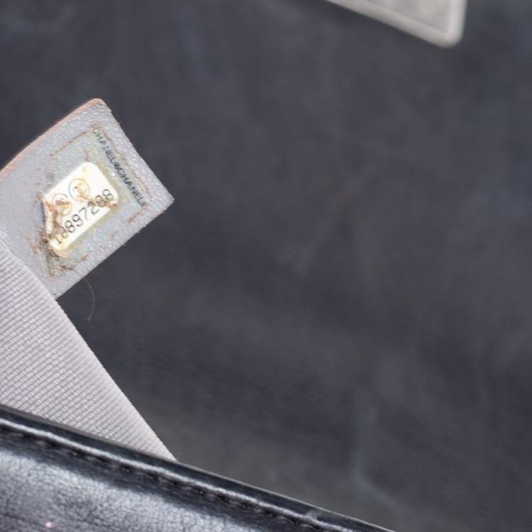 مملوكة مسبقًا Chanel Black Quilted Leather Medium Boy Bag