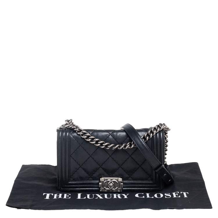مملوكة مسبقًا Chanel Black Quilted Leather Medium Boy Bag