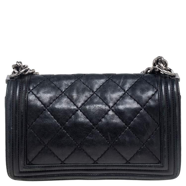 مملوكة مسبقًا Chanel Black Quilted Leather Medium Boy Bag