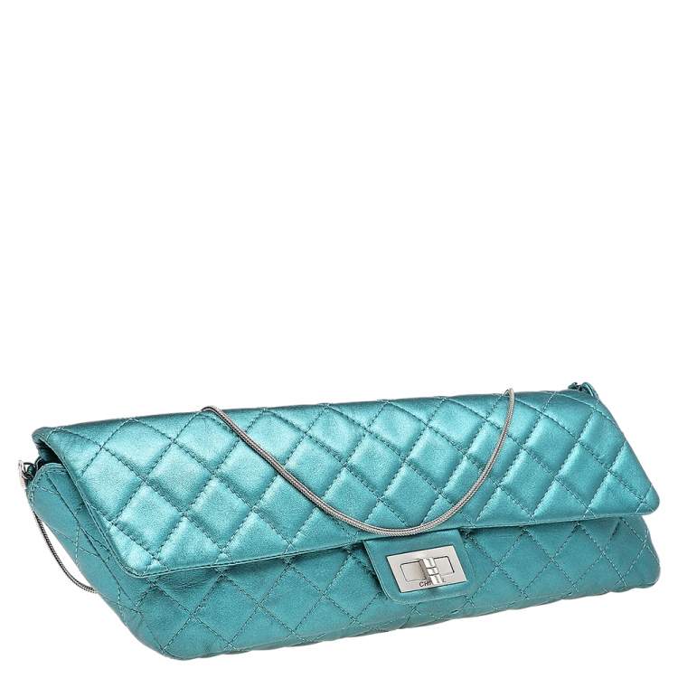 Pre Owned Chanel Metallic Blue Quilted Leather 2.55 Reissue Chain Clutch