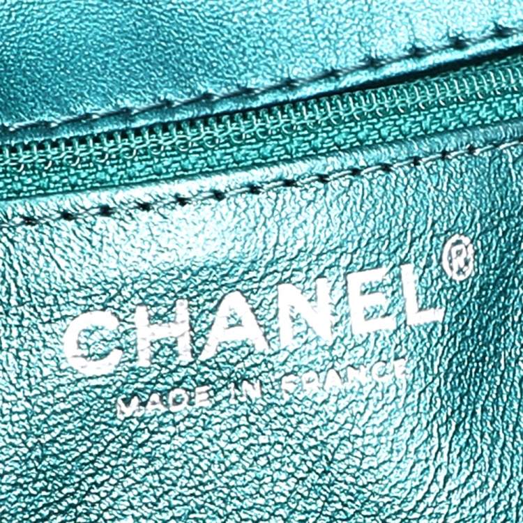 Pre Owned Chanel Metallic Blue Quilted Leather 2.55 Reissue Chain Clutch