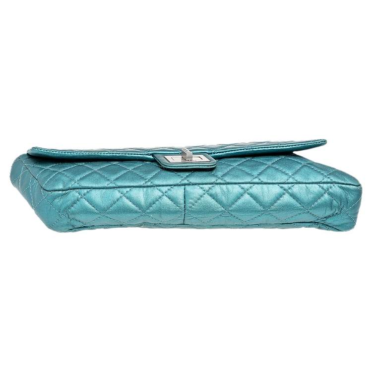 Pre Owned Chanel Metallic Blue Quilted Leather 2.55 Reissue Chain Clutch
