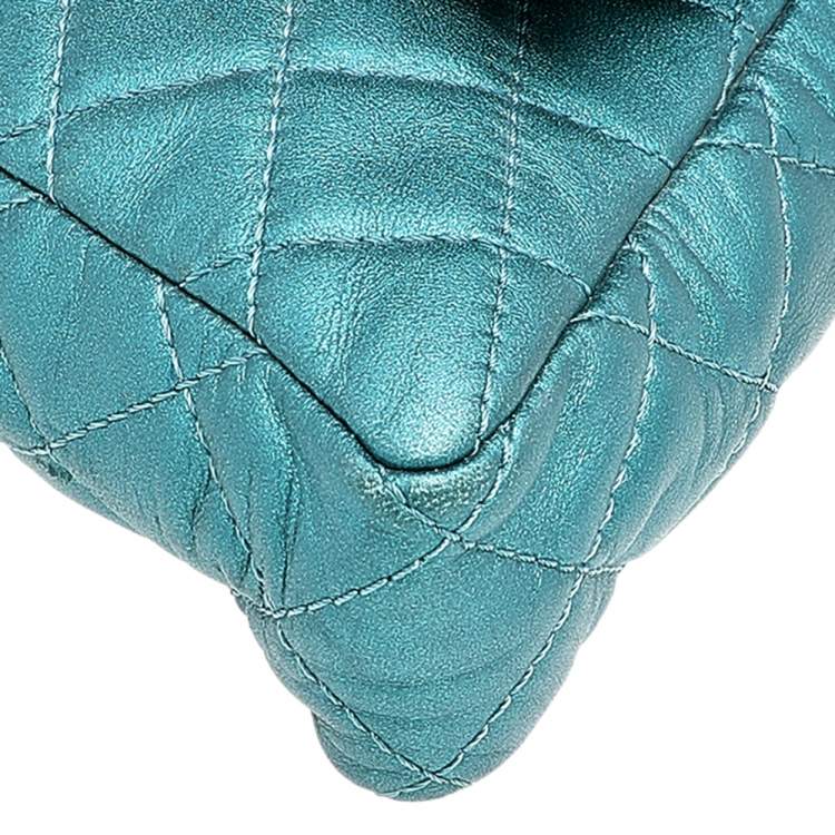 Pre Owned Chanel Metallic Blue Quilted Leather 2.55 Reissue Chain Clutch