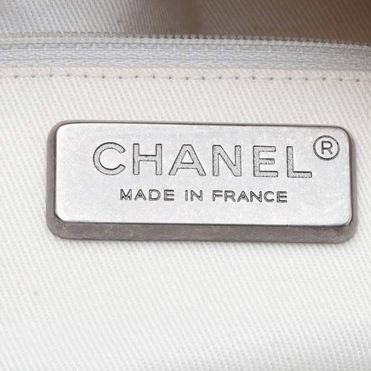 Pre Owned Chanel White Quilted Caviar Leather Outdoor Hobo