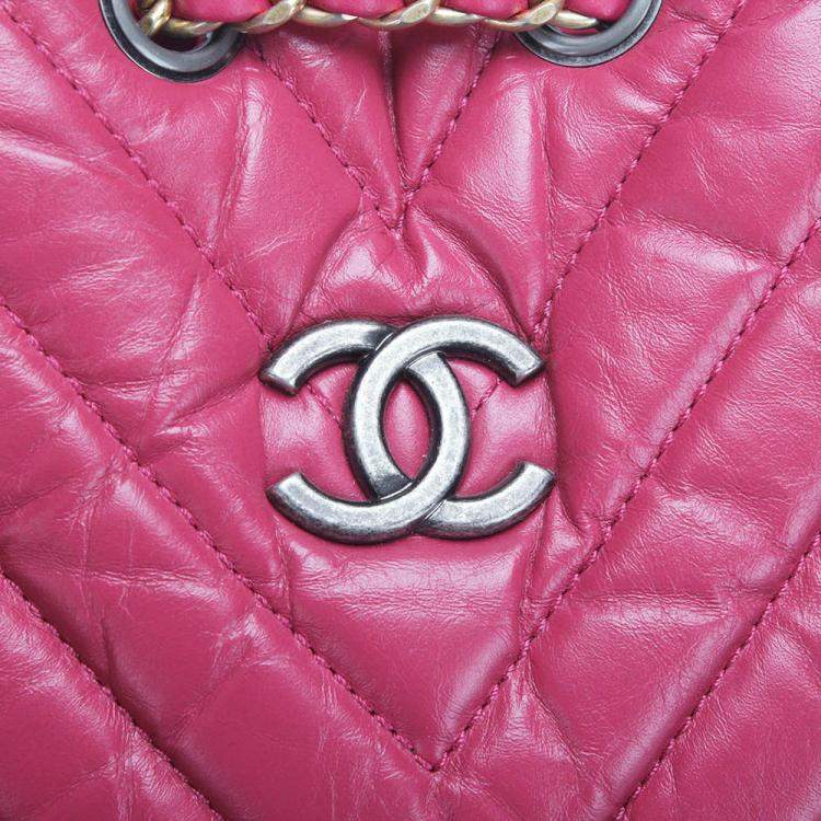 مملوكة مسبقًا Chanel Red Leather Chevron Gabrielle Backpack