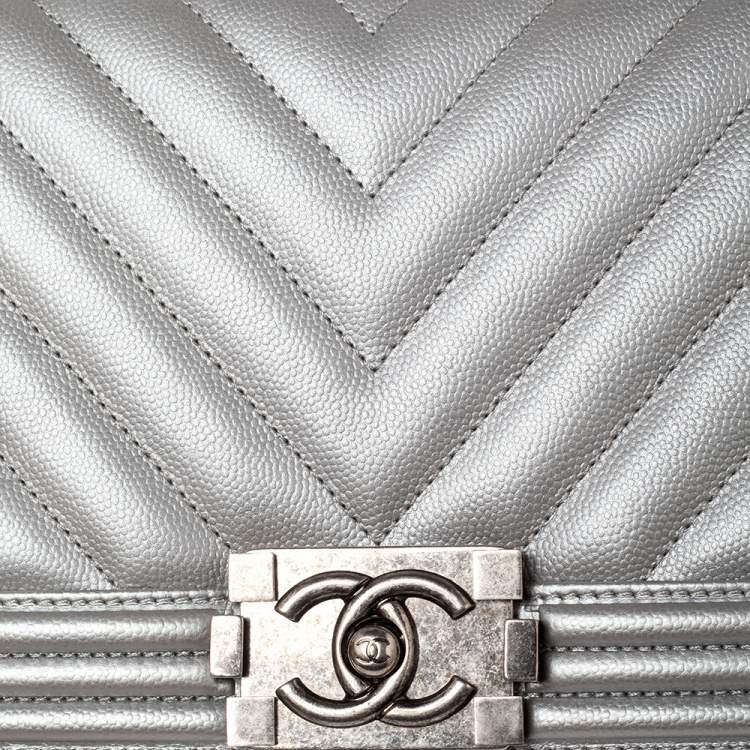 Pre Owned Chanel Metallic Grey Chevron Leather Medium Boy Flap Bag
