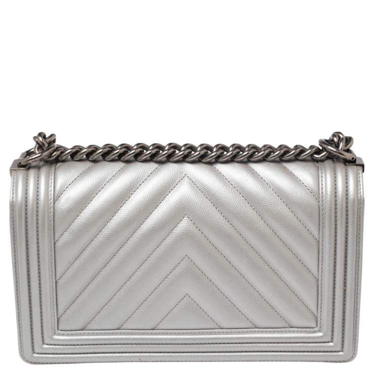 Pre Owned Chanel Metallic Grey Chevron Leather Medium Boy Flap Bag