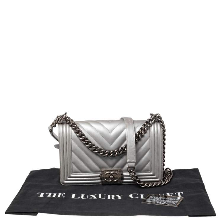 Pre Owned Chanel Metallic Grey Chevron Leather Medium Boy Flap Bag