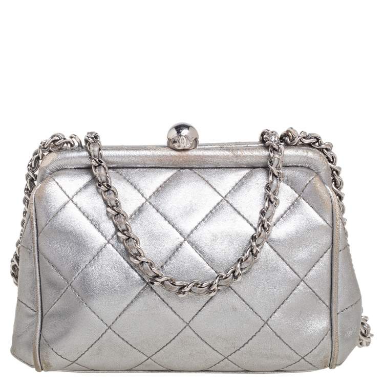 Leather clutch bag Chanel Silver in Leather - 34060522