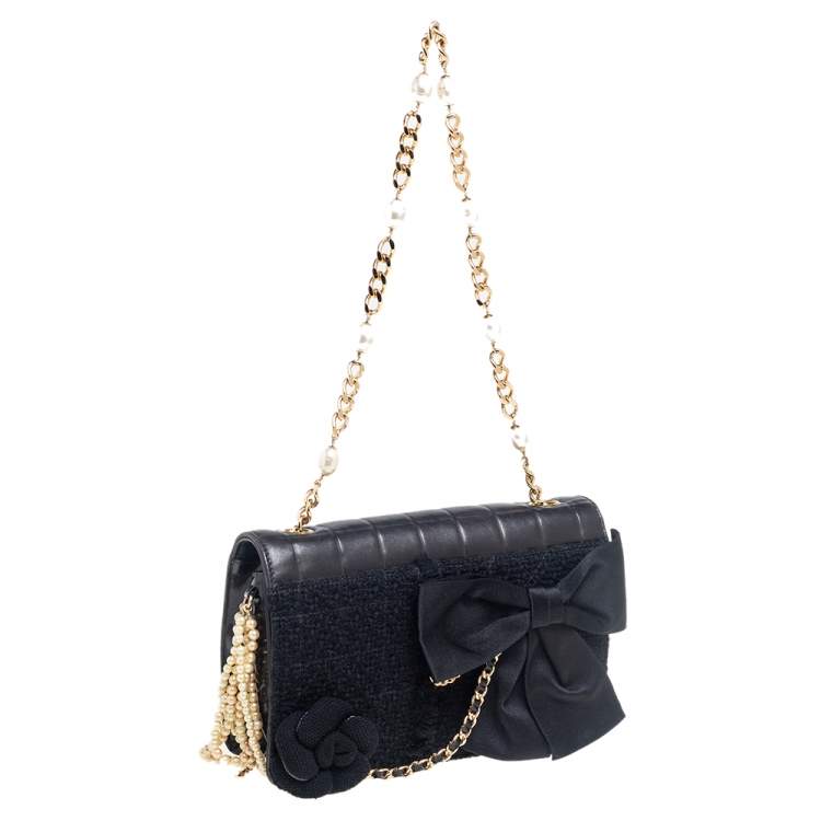 Pre Owned Chanel Black Tweed and Leather Camelia Pearl Embellished Vintage 2001 Runway Flap Bag