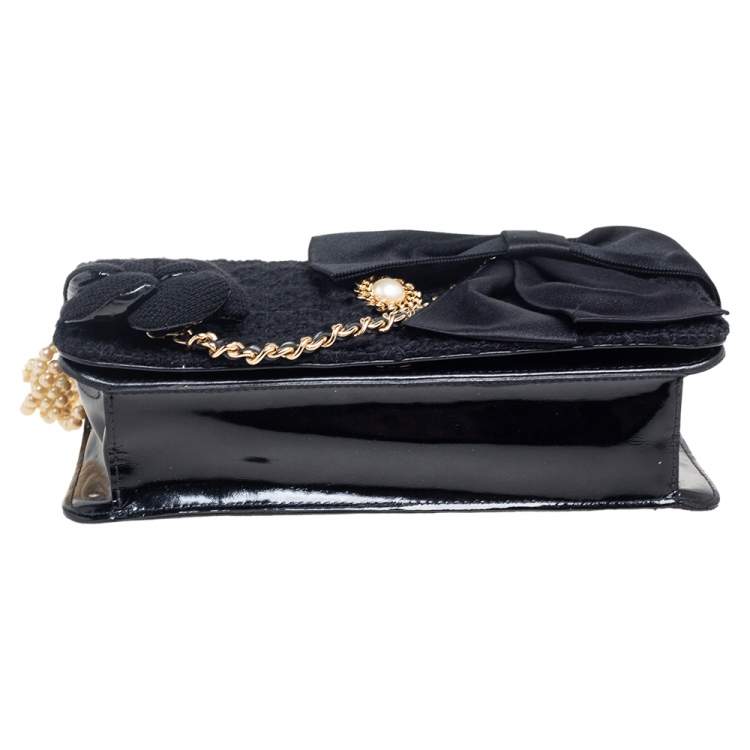 Pre Owned Chanel Black Tweed and Leather Camelia Pearl Embellished Vintage 2001 Runway Flap Bag