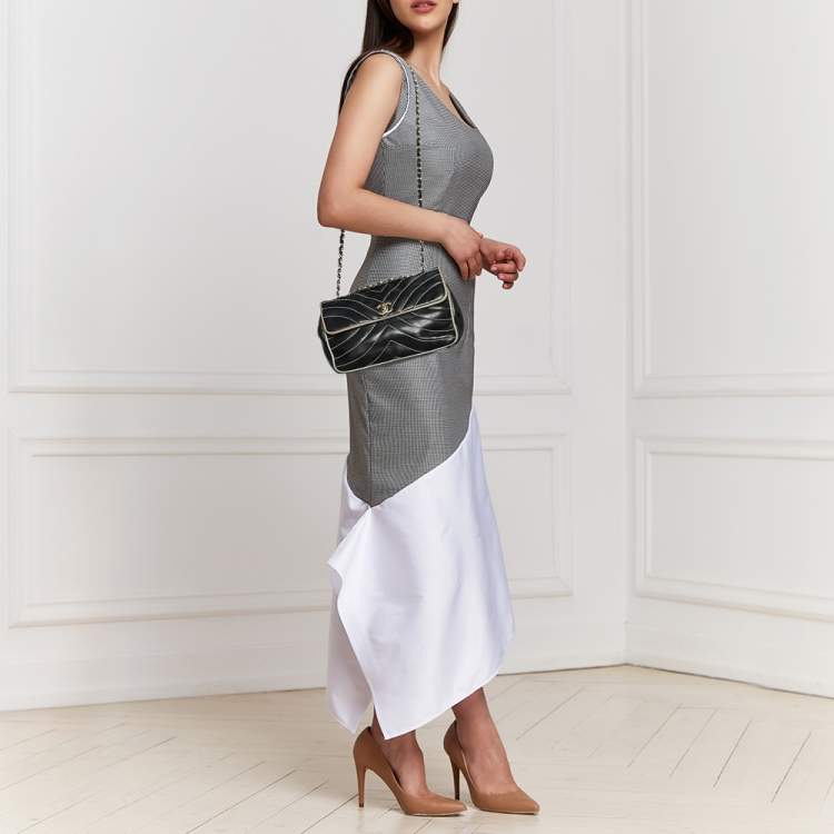 مملوكة مسبقًا Chanel Black/White Quilted Leather Single Flap Bag