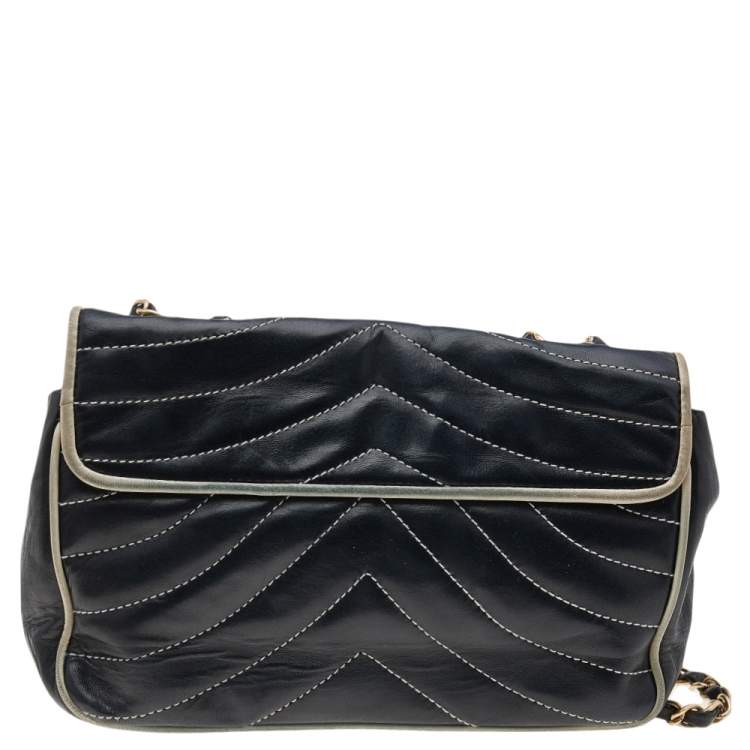 مملوكة مسبقًا Chanel Black/White Quilted Leather Single Flap Bag