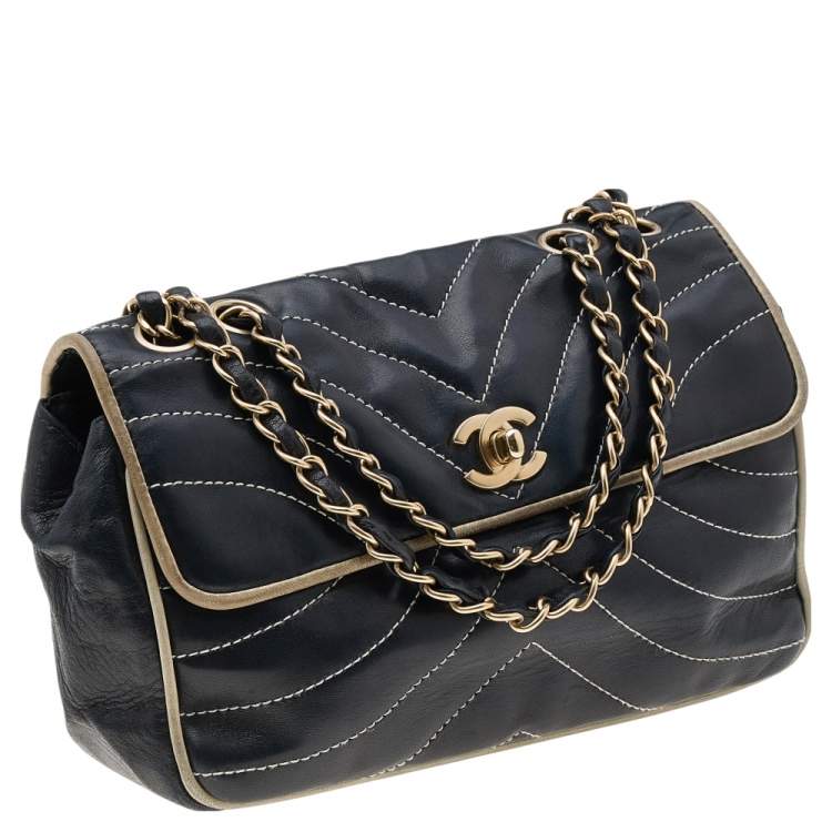 مملوكة مسبقًا Chanel Black/White Quilted Leather Single Flap Bag