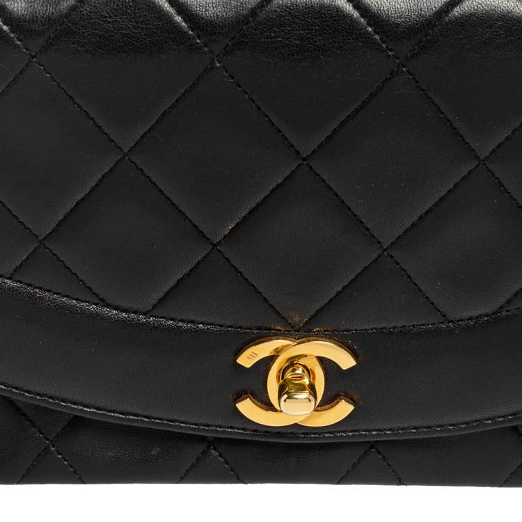 مملوكة مسبقًا Chanel Black Quilted Leather Diana Flap Bag