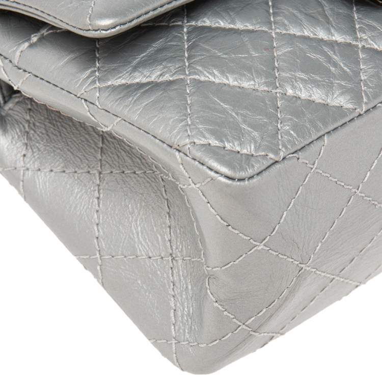 Pre Owned Chanel Silver Quilted Crinkled Leather 2.55 Reissue 224 Double Flap Bag