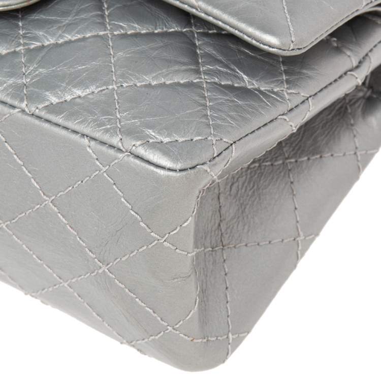 Pre Owned Chanel Silver Quilted Crinkled Leather 2.55 Reissue 224 Double Flap Bag
