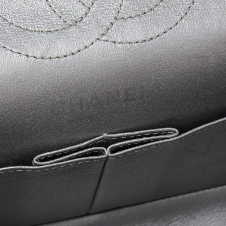 Pre Owned Chanel Silver Quilted Crinkled Leather 2.55 Reissue 224 Double Flap Bag
