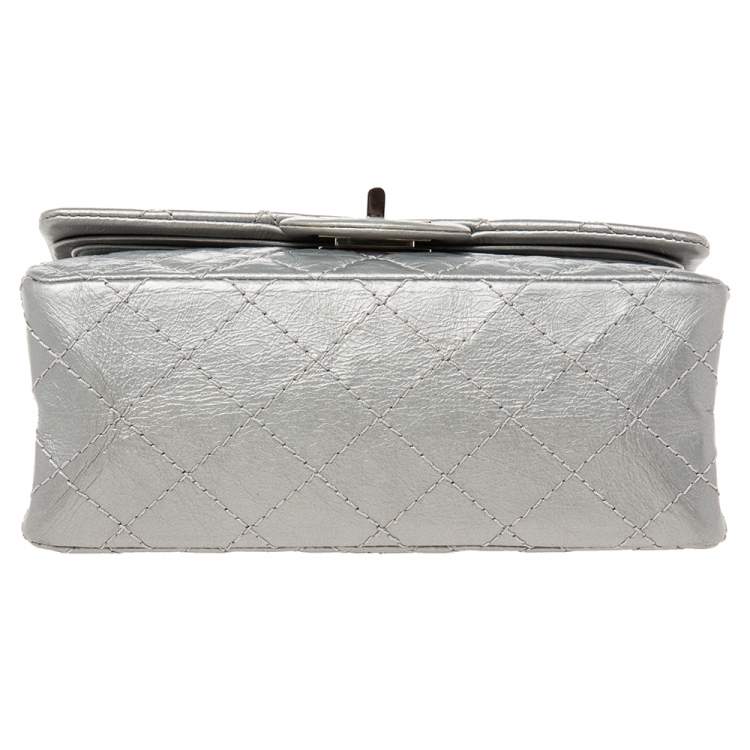 Pre Owned Chanel Silver Quilted Crinkled Leather 2.55 Reissue 224 Double Flap Bag
