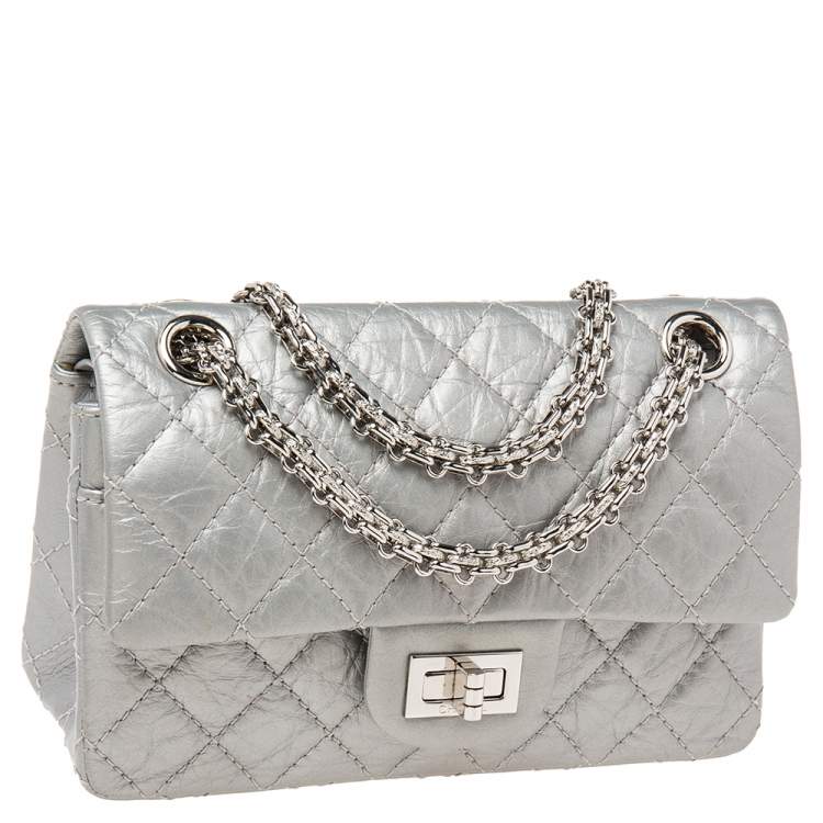 Pre Owned Chanel Silver Quilted Crinkled Leather 2.55 Reissue 224 Double Flap Bag