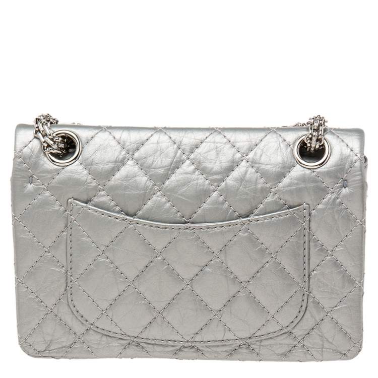 Pre Owned Chanel Silver Quilted Crinkled Leather 2.55 Reissue 224 Double Flap Bag