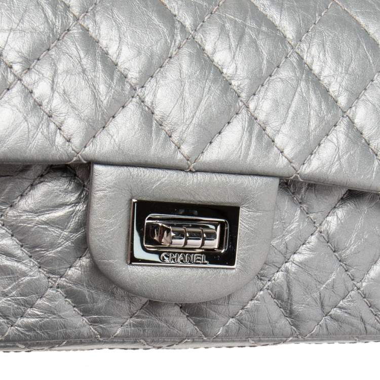 Pre Owned Chanel Silver Quilted Crinkled Leather 2.55 Reissue 224 Double Flap Bag