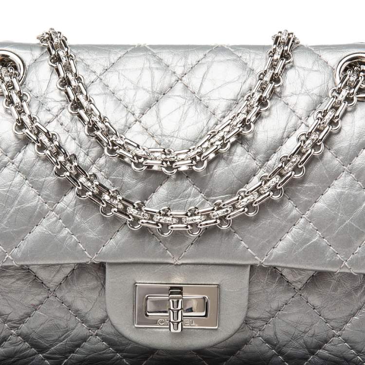 Pre Owned Chanel Silver Quilted Crinkled Leather 2.55 Reissue 224 Double Flap Bag