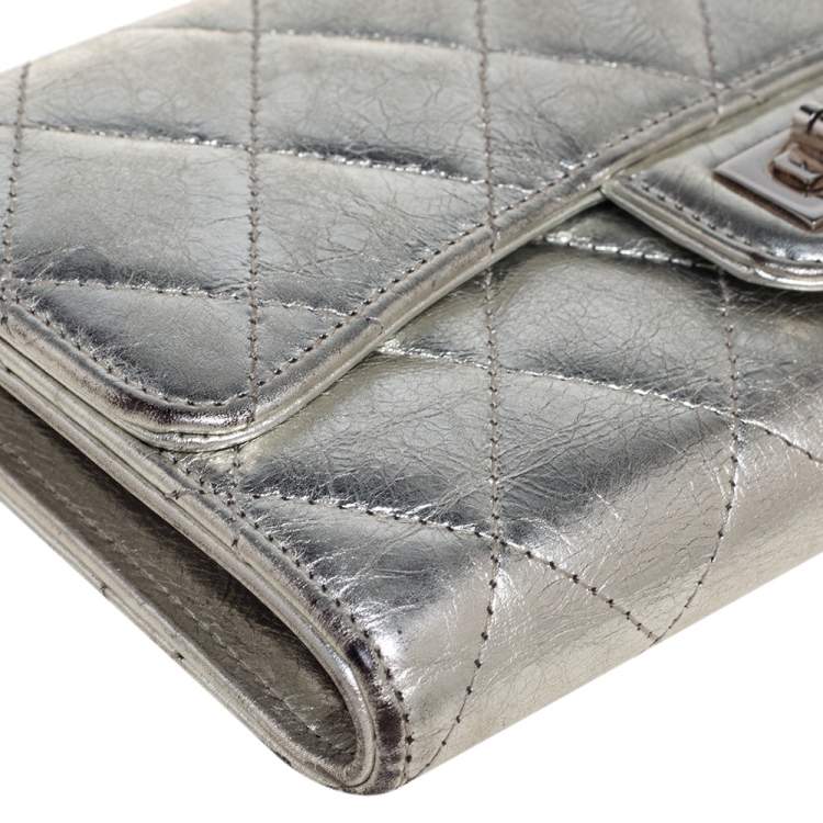 Pre Owned Chanel Silver Quilted Laminated Leather Reissue Trifold Wallet