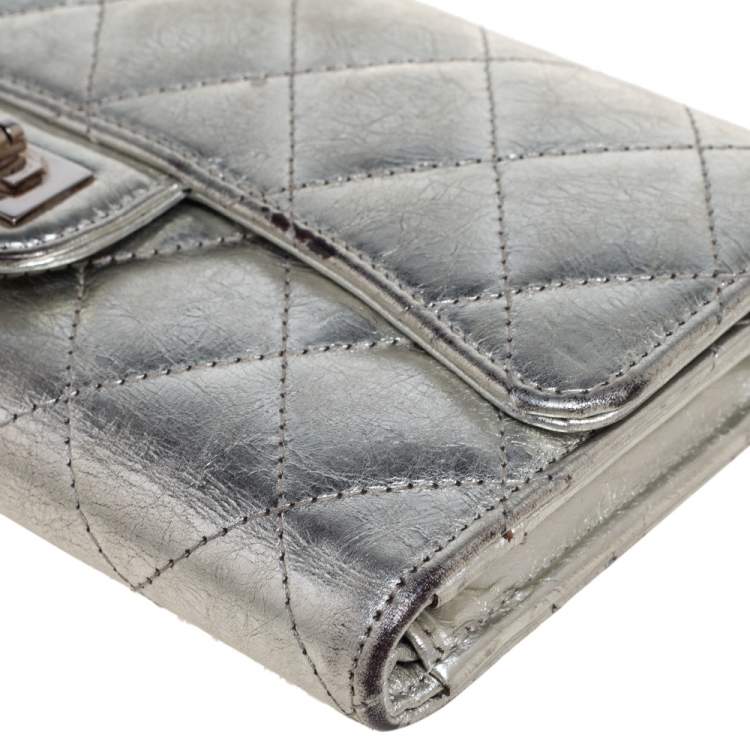 Pre Owned Chanel Silver Quilted Laminated Leather Reissue Trifold Wallet