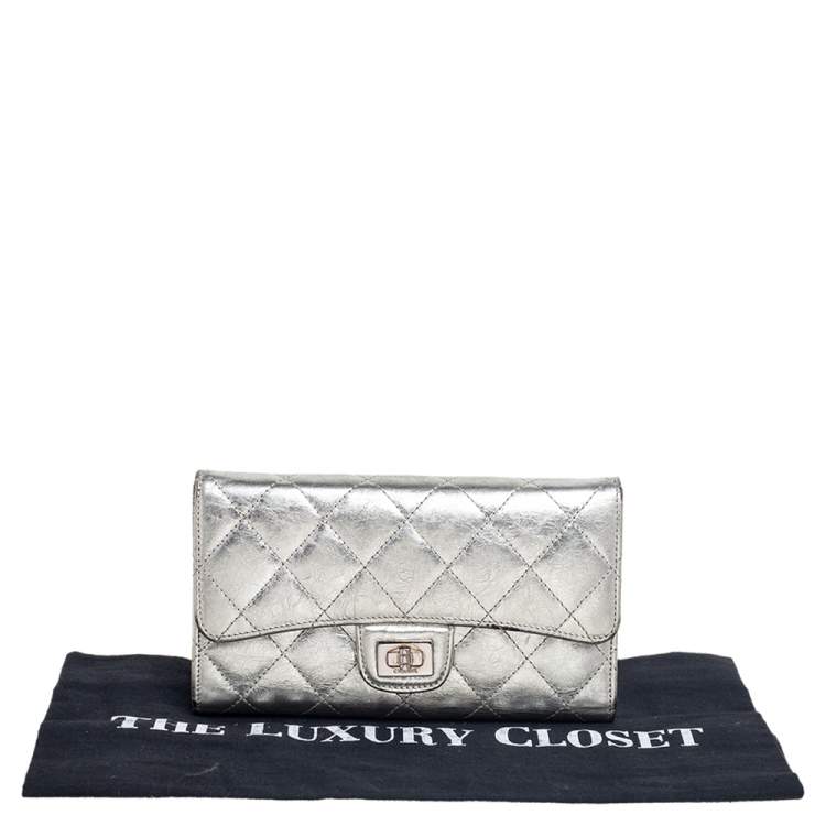 Pre Owned Chanel Silver Quilted Laminated Leather Reissue Trifold Wallet